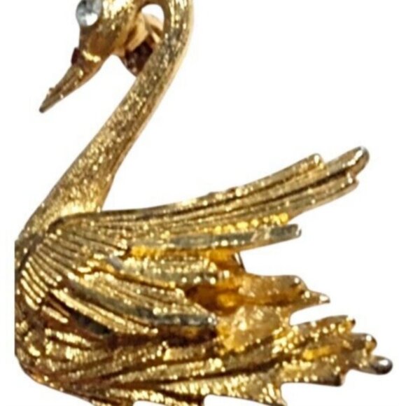 VINTAGE Gold Plated Swan Brooch Detailed Bird Pin Textured Clear Rhinestone Eye - Picture 2 of 9